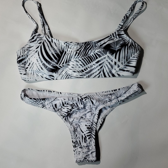 Palm Tree Leaves Printed Design Bikini - Picture 2 of 9